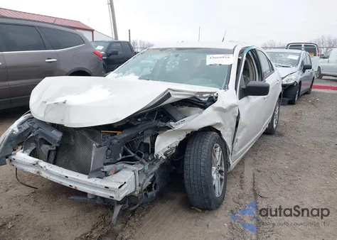 2010 Ford Fusion S z USA, uszkodzony, nr VIN 3FAHP0GA1AR118174